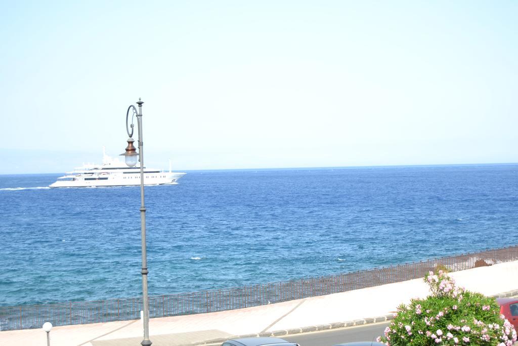 Hotel Porto Azzurro Giardini Naxos Eksteriør bilde